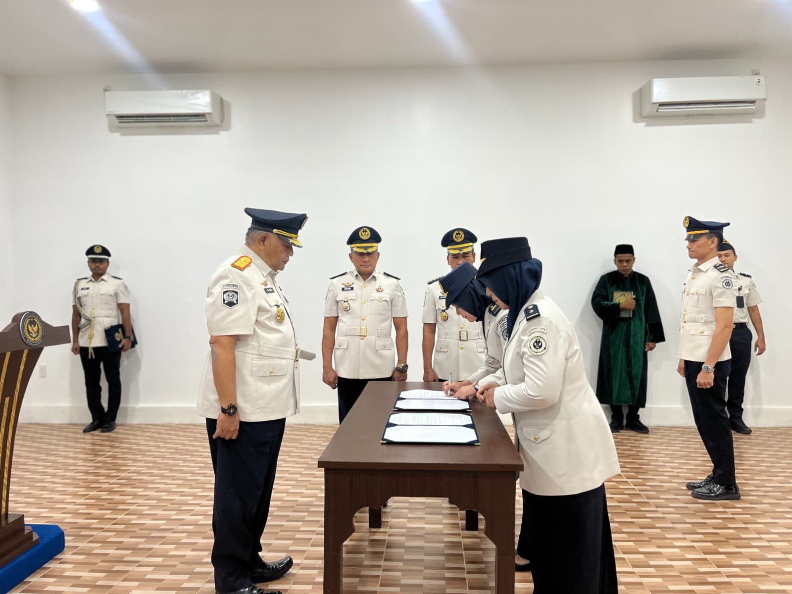 Perkuat Profesionalisme dan Integritas, Kakanwil Ditjenpas Aceh Lantik Tujuh Pejabat Fungsional